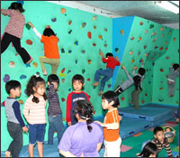 兒童攀岩客戶推薦-蓋岩場的成本不高，不太佔空間，但是教育功能很好！