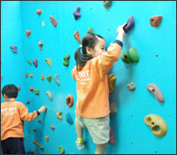 兒童攀岩客戶推薦-女孩在韻律協調方面經常優於男孩