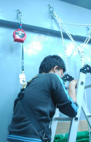 日本TITAN M-6H織帶防墜器使用圖